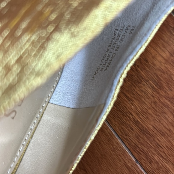 Talbots Gold Pumps with Kitten Heel and Bows - Picture 12 of 12